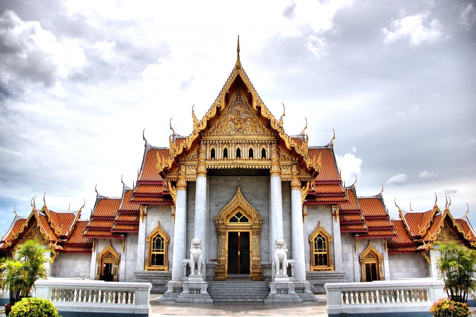 Bangkok's 9 Royal Temples