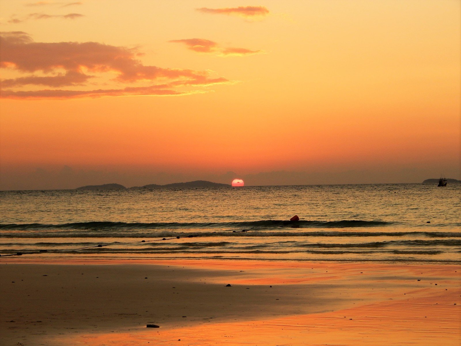 Tien beach Koh Larn Pattaya