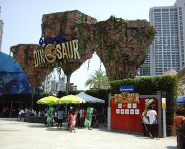 Thailand Info the dinosaurs are here in Bangkok!